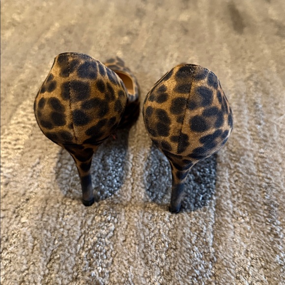 Gianvito Rossi Camoscio Leopard Print Pumps - Picture 4 of 8